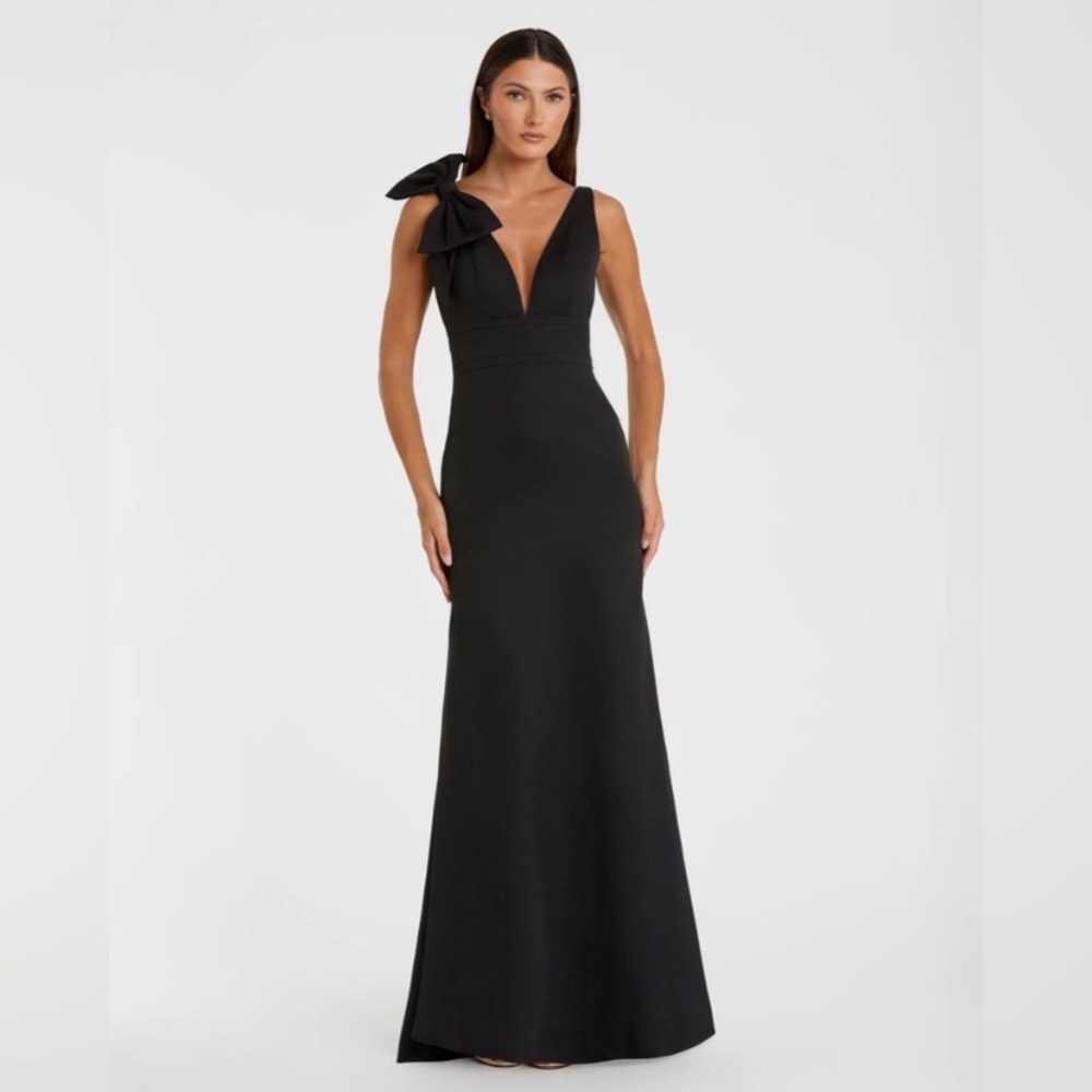 Elegant Black Evening MacDuggal Gown